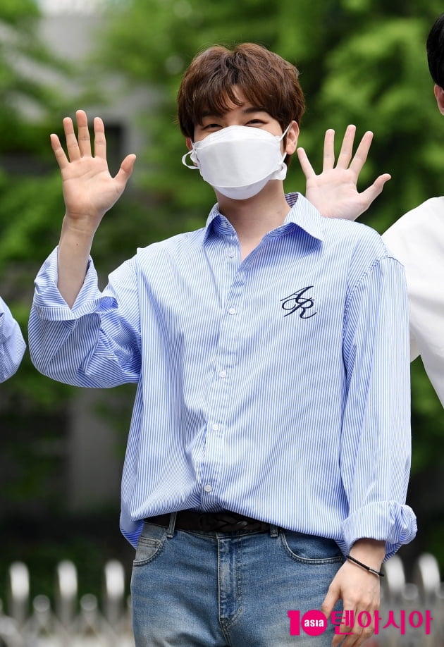 [TEN 포토] 미라클라스 박강현 '청청패션도 완벽하게 소화'