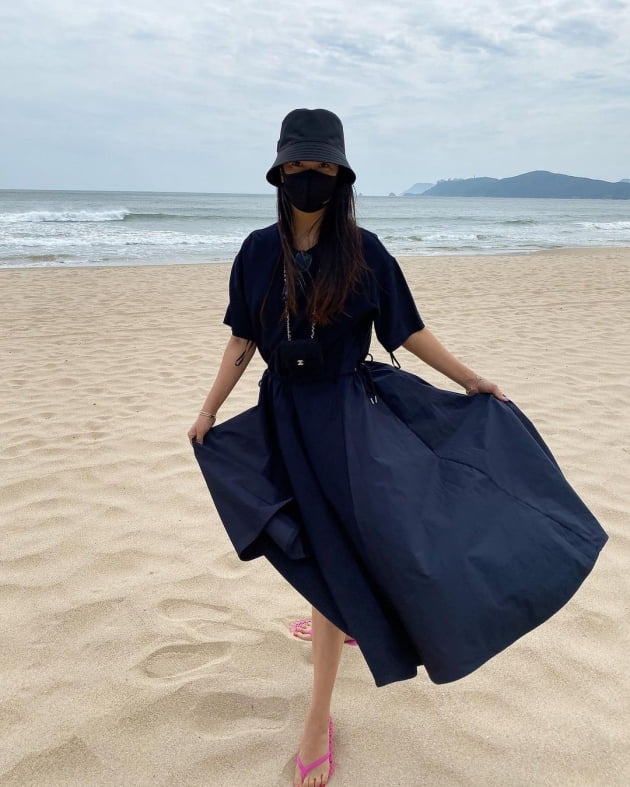 배우 김희선/ 사진=인스타그램