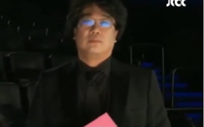 봉준호 "아카데미, 뒤늦게 부지런 떨어 윤여정 가치 알아챈 것"