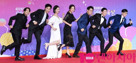 배우 이광수(왼쪽 두번째)와 '런닝맨' 멤버들/ 사진=텐아시아DB