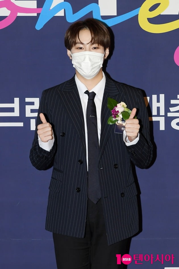 '2021 브랜드 고객충성도 대상' 라이브 스트리밍쇼 DJ 부문을 수상한 가수 하성운 / 이승현 기자 lsh87@