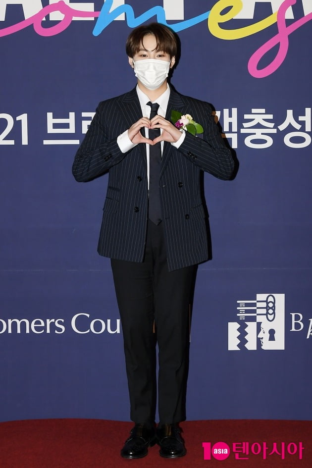'2021 브랜드 고객충성도 대상' 라이브 스트리밍쇼 DJ 부문을 수상한 가수 하성운 / 이승현 기자 lsh87@