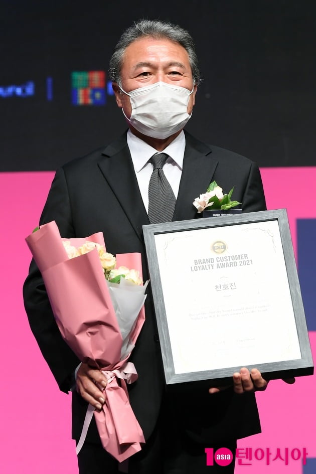 [TEN 포토] 천호진 '브랜드대상 국민배우상 수상'