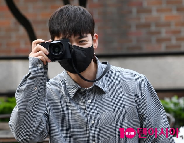 [TEN 포토] 라포엠 유채훈 '하와이 해보세요~'