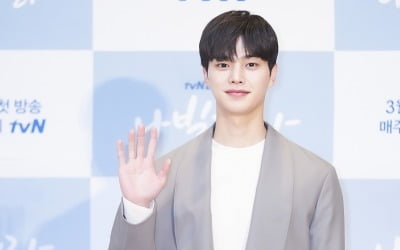 [스타탐구생활] '나빌레라' 송강, 힘차게 날아오르다