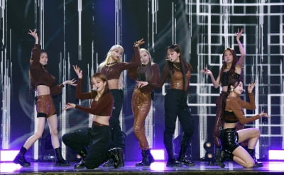 [TEN 포토] 핫이슈 '타이틀곡 '그라타타 (GRATATA)'로 데뷔'