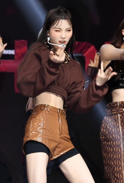 [TEN 포토] 핫이슈 다인 '들어와~ 들어와~'