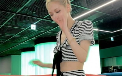 로제, 크롭티가 헐렁할 정도로 마른 '종잇장 몸매' [TEN★]