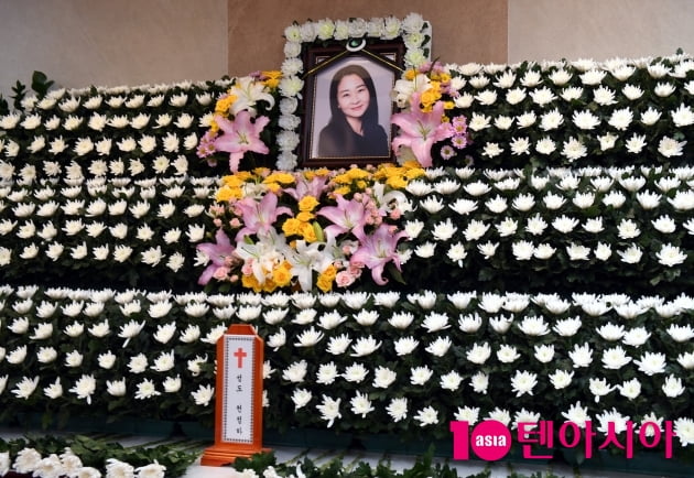 [TEN 포토] 故 천정하 '하늘의 별이 되다'