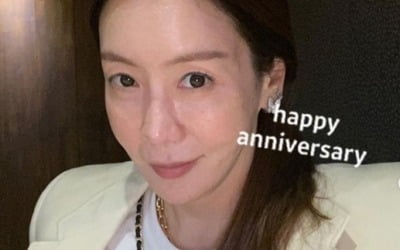 '금융맨♥' 김정은, 럭셔리 결혼기념일…반지가 손가락보다 굵네 [TEN★]