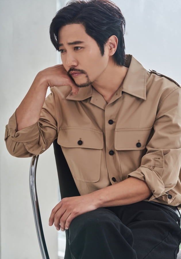 데뷔 19년차를 맞이한 배우 진구./ 사진제공=파인스토리