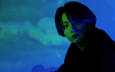 방탄소년단, 식빵에 버터 바르는 정국·하트 폭죽 터트리는 RM