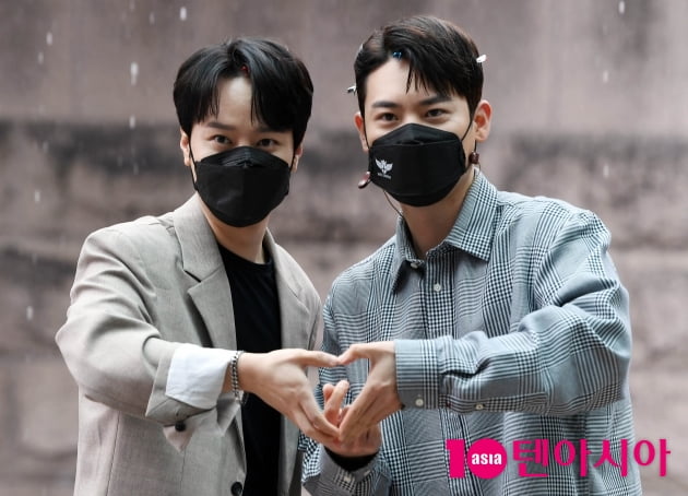 [TEN 포토] 라포엠 최성훈-유채훈 '멋진 하트 날리며~'