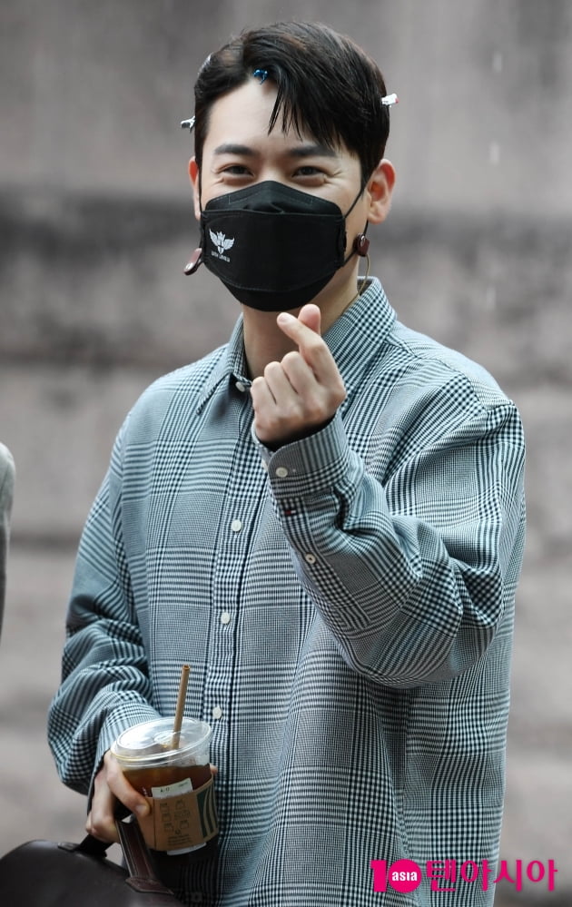 [TEN 포토] 라포엠 유채훈 '아이스 아메리카노 사랑합니다'