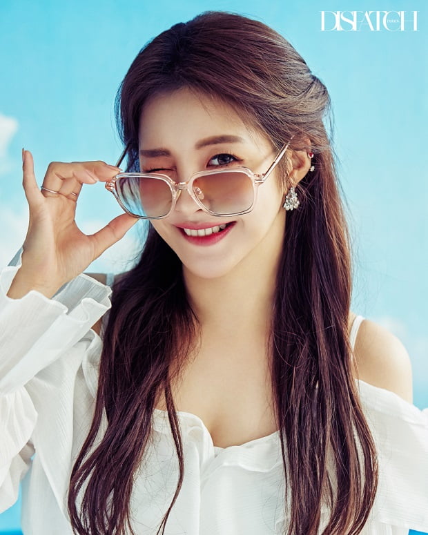‘브레이브 걸스’ 꼬북좌 유정 마노모스 선글라스 쓰고 싱그러운 모습