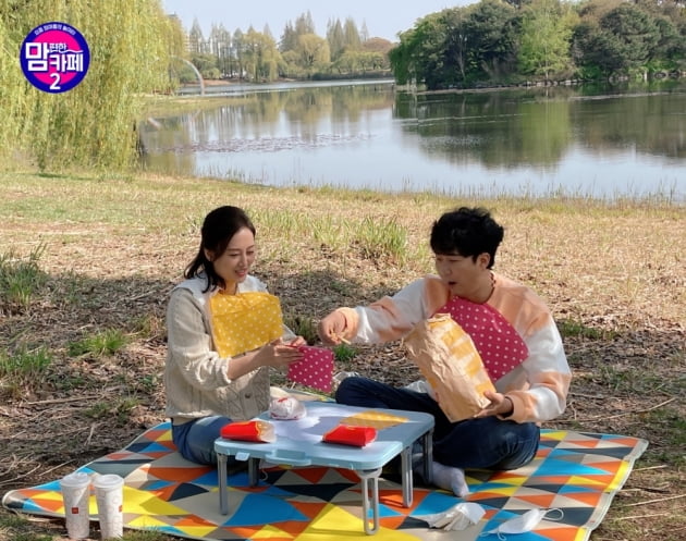 '맘 편한 카페' 장윤정-도경완 부부 / 사진제공=티캐스트 E채널