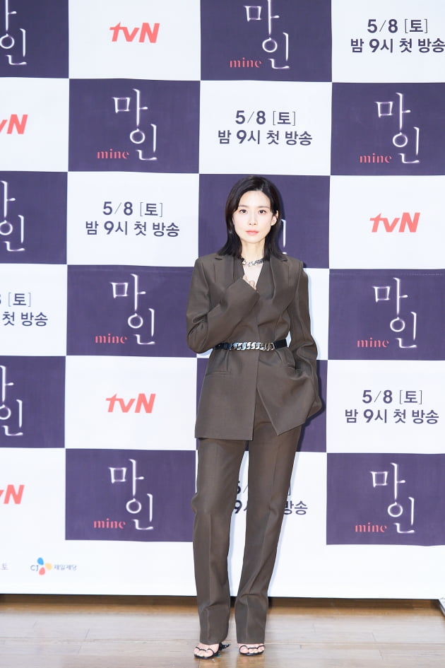 이보영은 '마인'에서 최고의 자리에 올랐던 전직 톱 배우이자 효원 그룹의 둘째 며느리 서희수 역을 맡았다. /사진제공=tvN