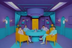 '하이라이트' 누나팬들이 쏜다… 신곡 '불어온다' 듣고 어버이날 선물 받자