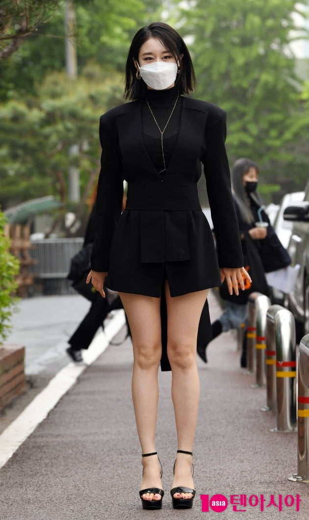 [TEN 포토] 박지연 '끝도 없는 다리길이'