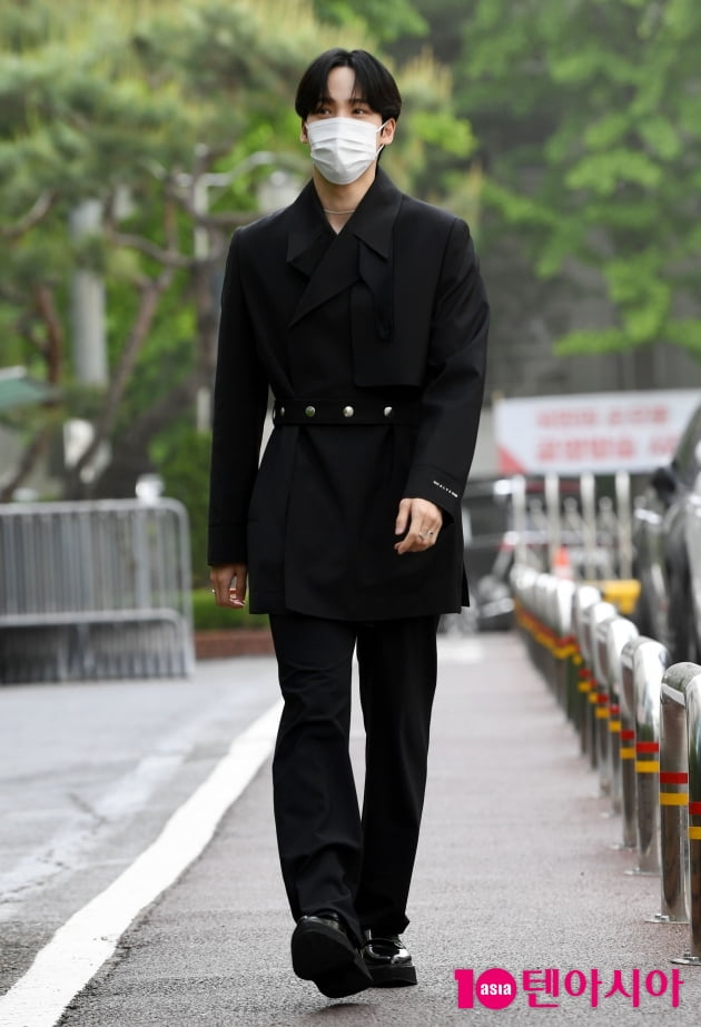[TEN 포토] 에이티즈 윤호 '시크한 올 블랙'
