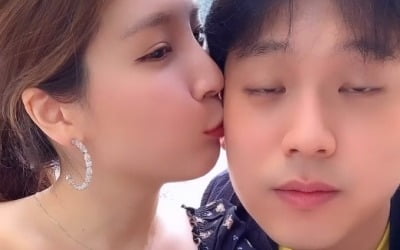 '오뚜기3세' 함연지, 볼 뽀뽀 받는 남편 눈이 왜 이래 '굴욕' [TEN★]