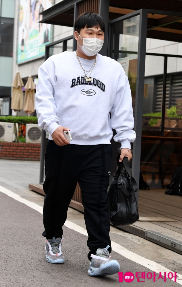 [TEN 포토] 스윙스 '취재진 보고 당황'