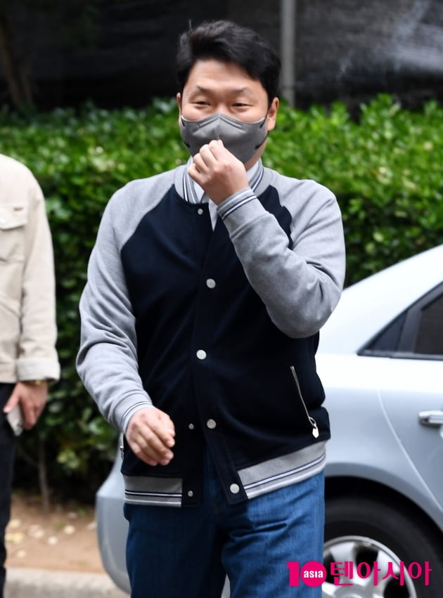[TEN 포토] 싸이 '출근길에 깜짝이야'