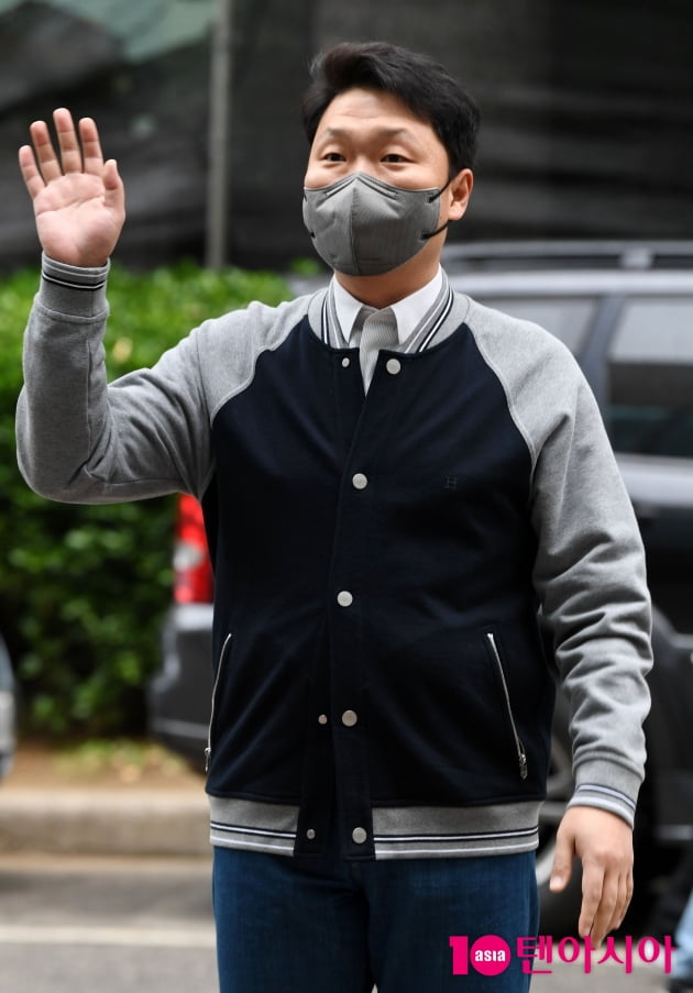 [TEN 포토] 싸이 '반가운 인사'