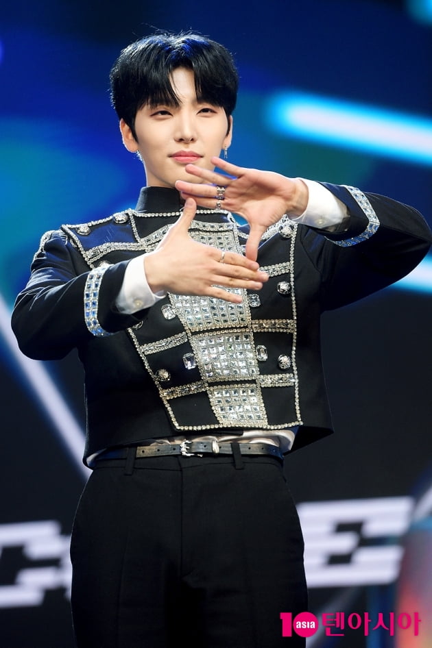 [TEN 포토] 원어스 서호 '더 멋있어졌죠?'