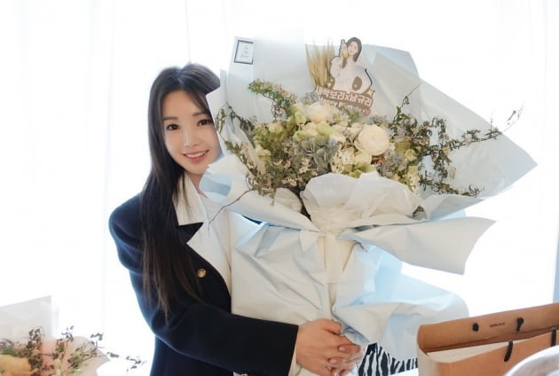 남규리, 이게 다 얼마야…명품 생일 선물에 '큰 하트' [TEN★]