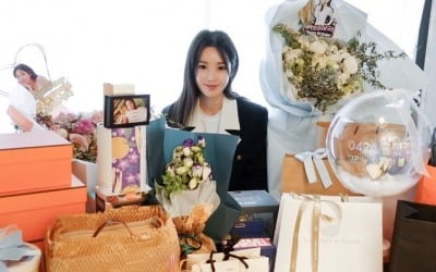 남규리, 이게 다 얼마야…명품 생일 선물에 '큰 하트' [TEN★]