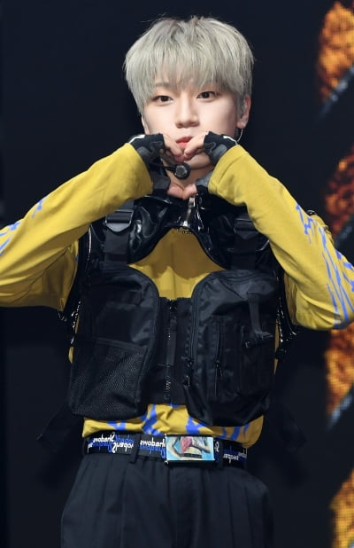 [TEN 포토] 블리처스 우주 '떨리는 포토타임'