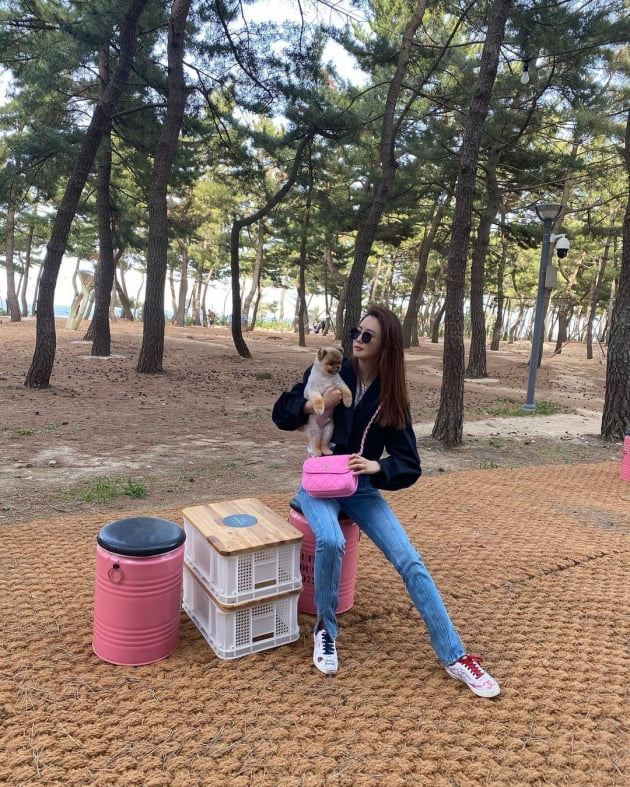 '세븐♥' 이다해, 핑크 명품백+양쪽 색깔 다른 신발끈 '의도한 스타일' [TEN★]