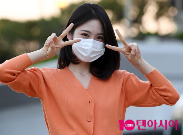 [TEN 포토] 신예은 '노을에 더해진 이쁨'