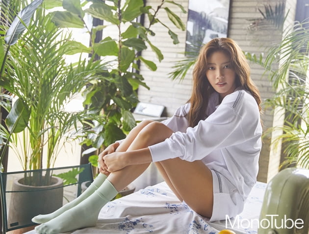 손담비, 4kg 감량→첫 속옷 화보…공효진·정려원 응원까지
