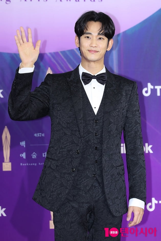 [TEN 포토] 김수현 '상남자의 샤프한 비주얼' (백상예술대상)