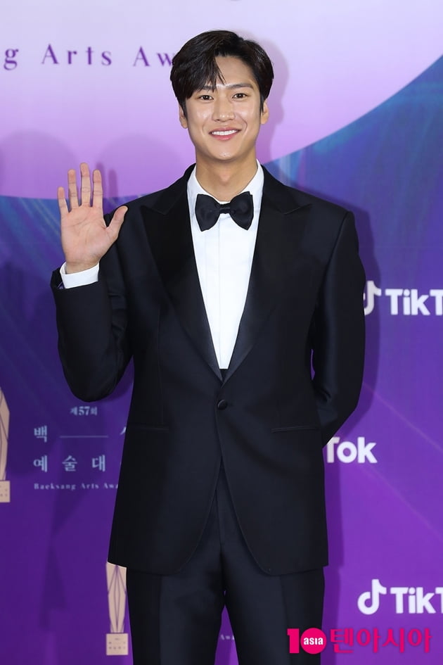 [TEN 포토] 나인우 '온달의 매력적인 미소' (백상예술대상)