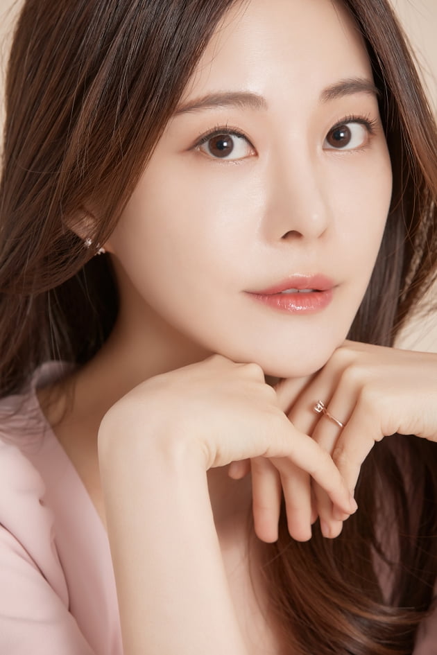 [TEN 인터뷰] 아옳이 "내가 만든 제품, '행복' 선사할 수 있길"