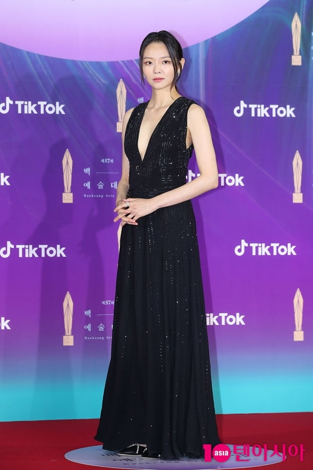 [TEN 포토+] '백상예술대상' 블랙 드레스로 이어진 고혹美