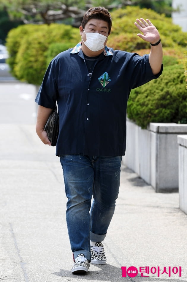 [TEN 포토] 유민상 '멀리서 봐도 이십끼형' 