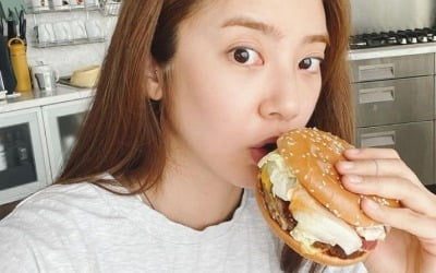 "저탄고지 끝"…손담비, 속옷 화보 끝내더니 다이어트 종료 [TEN★]