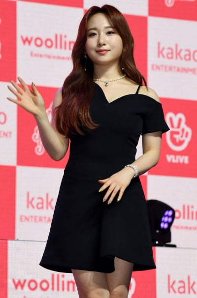 [TEN 포토] 로켓펀치 쥬리 '성숙한 인사'