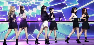 [TEN 포토] 로켓펀치 '복고댄스도 척척'