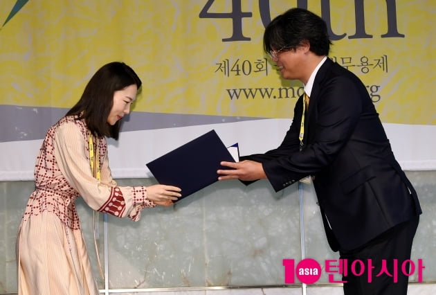 [TEN 포토] MODAFE 위촉장 받는 한예리