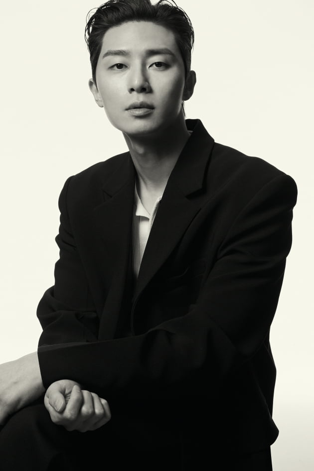 박서준, 흑백에 담긴 깊이감