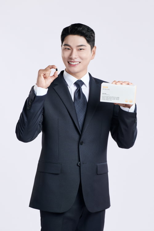 ’배우 이이경 디에센셜 ‘데이팩' 모델 발탁