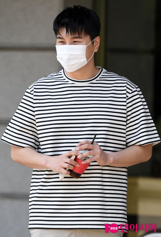 [TEN 포토] 신용재 '유희열의 스케치북 왔어요'