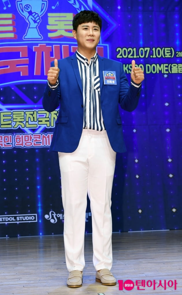 [TEN 포토] 진해성 '비주얼+실력 다 엄지척'