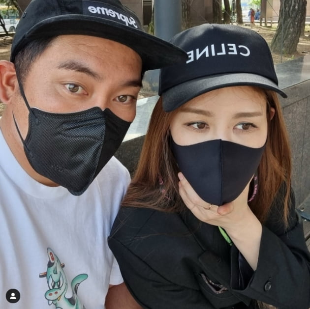 가수 채리나(오른쪽)와 박용근 LG트윈스 야구 코치 /사진 = 채리나 인스타그램