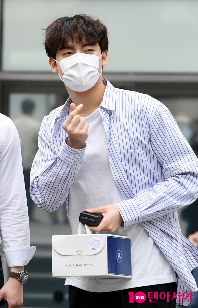 [TEN 포토] 라비던스 황건하 '심쿵 하트'